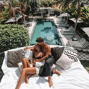 https://white-palm-hotel-bali-jalan-pantai-balangan.hotelsseminyak.net